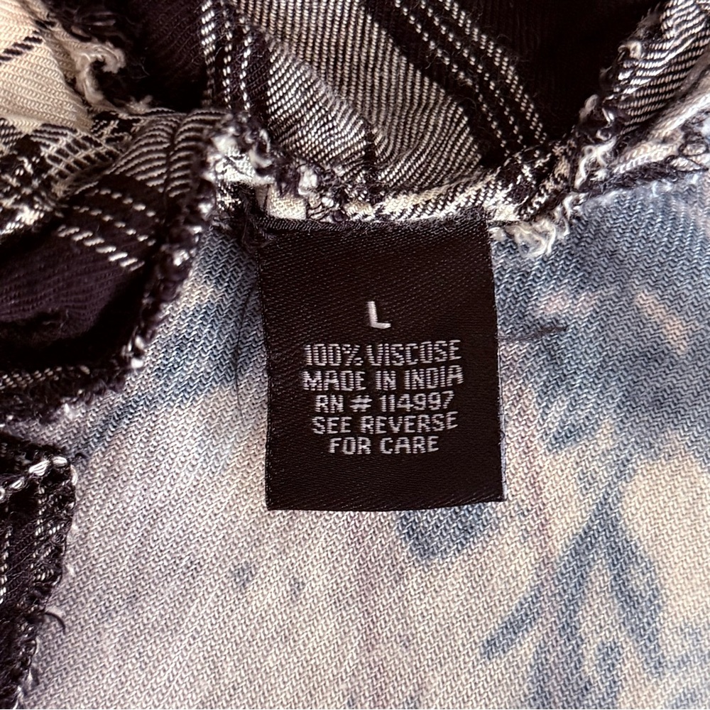 Tolani Plaid and Contrast Print Button Down Shirt Large - Picture 9 of 16